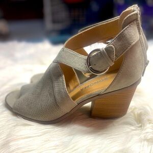 Size 9.5 NWT shoes with comfort insoles